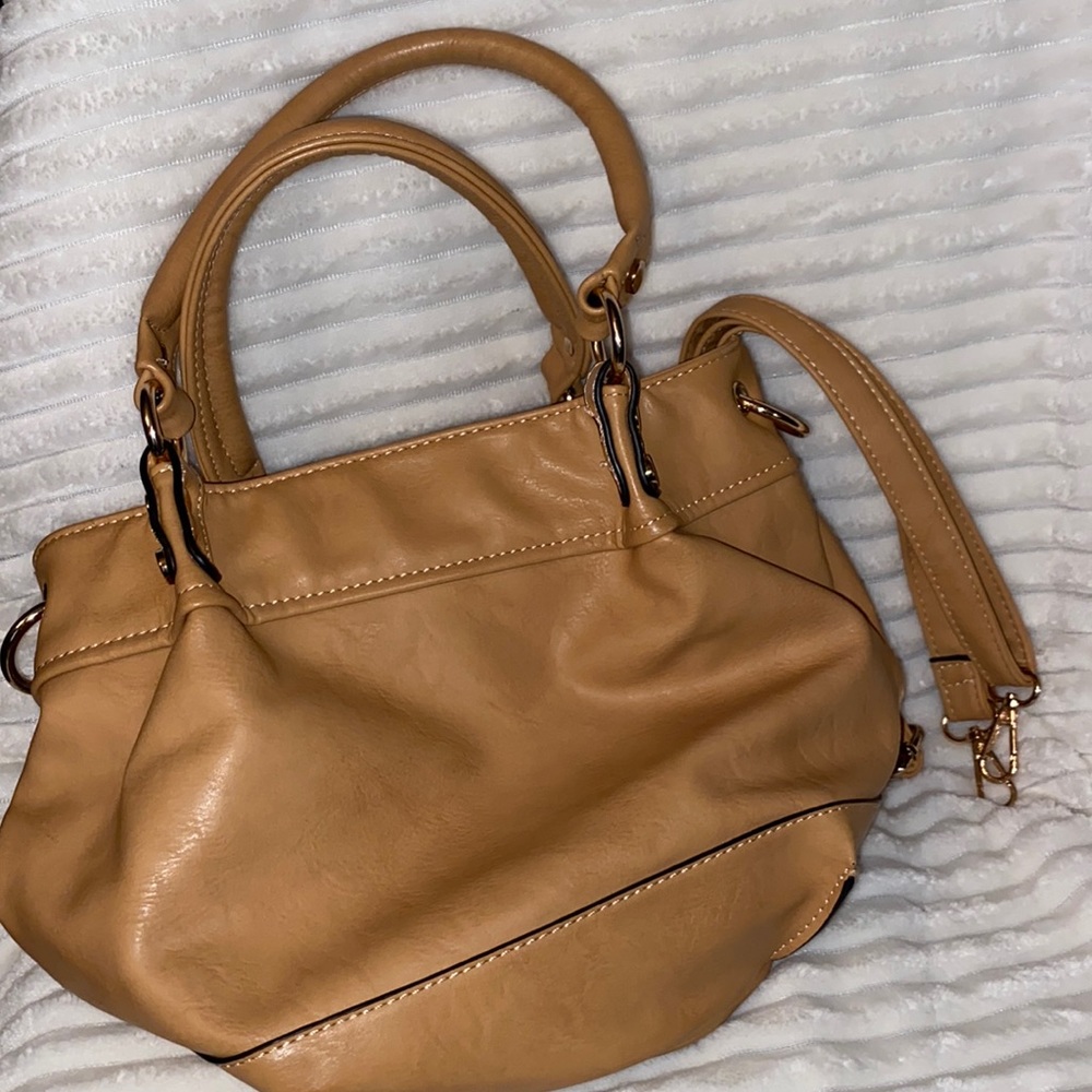 Camel tan purse, great for 🍁 fall 🍁